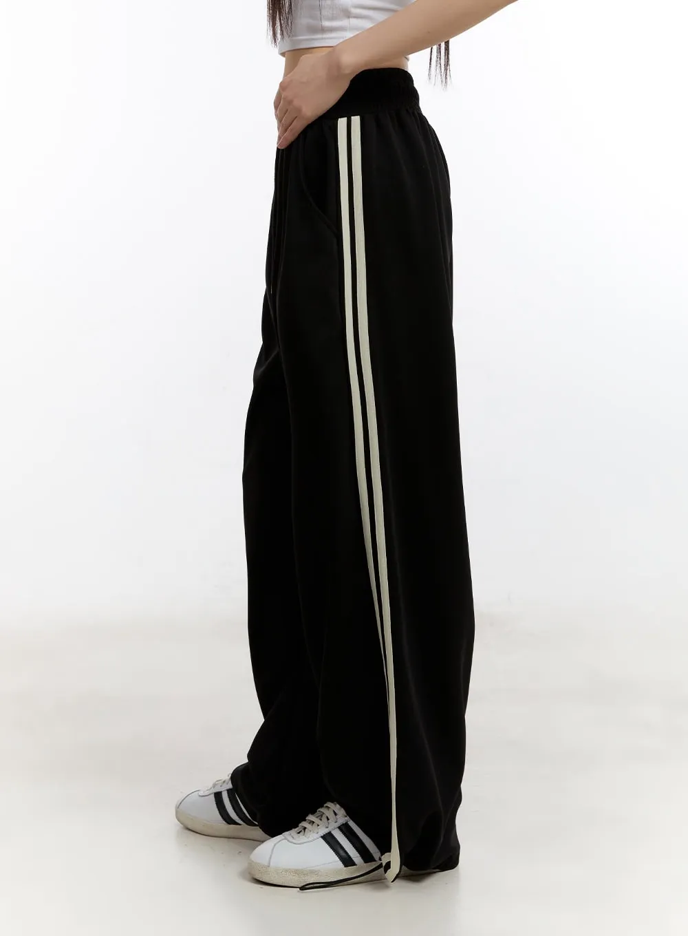 Comfort Wide-Leg Trackpants CA509