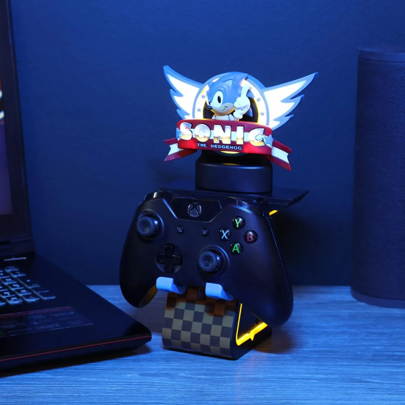 SEGA: Classic Sonic Cable Guys Light Up Ikon, Phone and Device Charging Stand